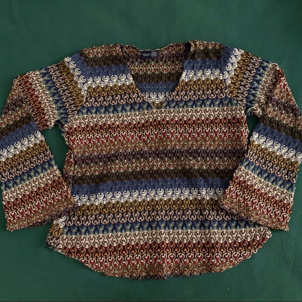 Patterned open knit long sleeve top